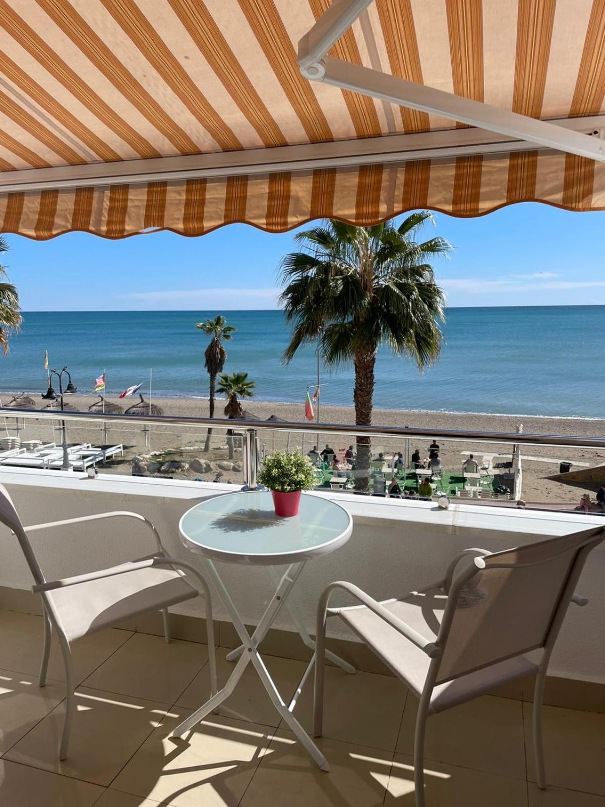 Roca Chica. Studio - First Line Beach Torremolinos Exterior photo