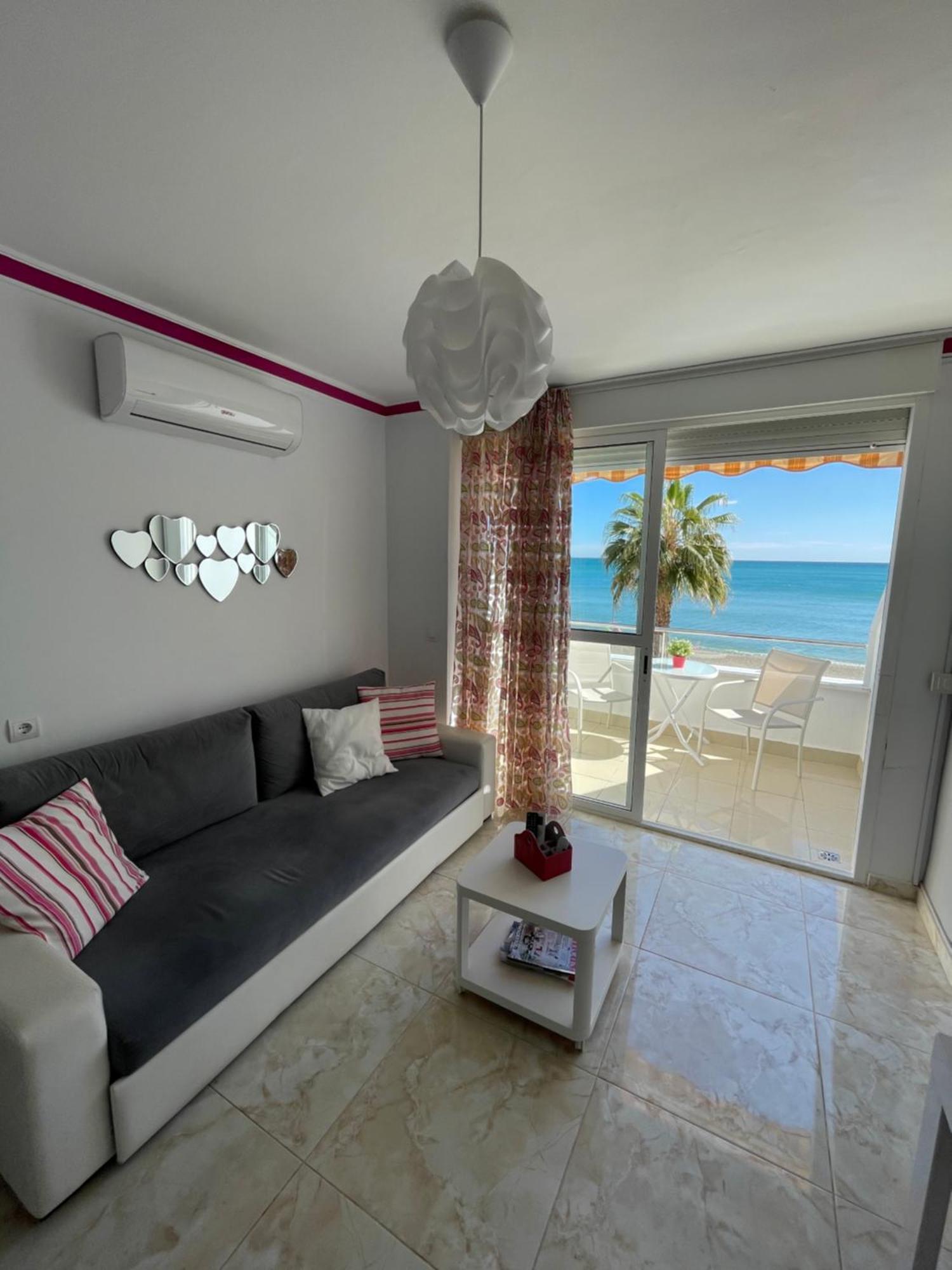Roca Chica. Studio - First Line Beach Torremolinos Exterior photo