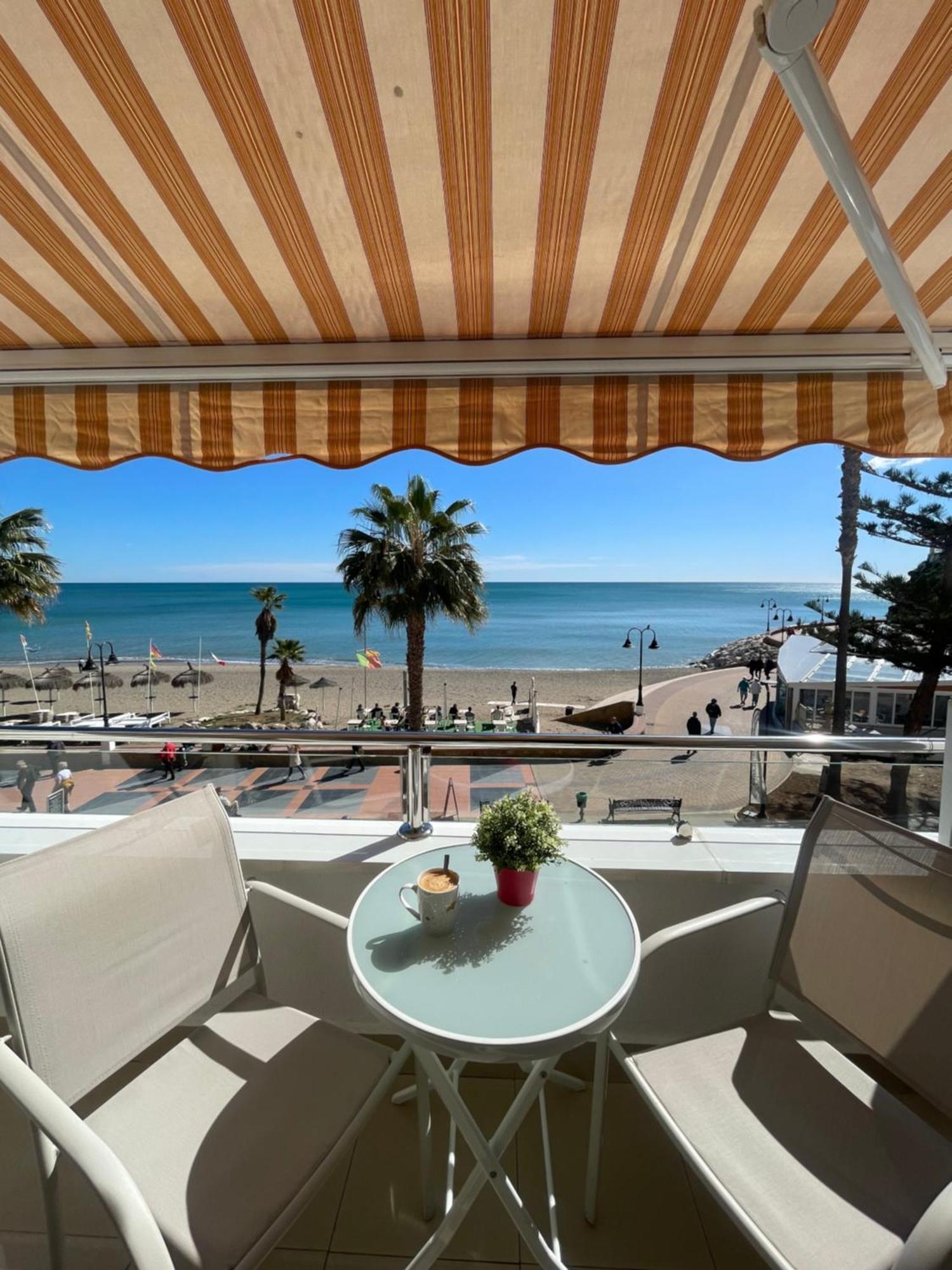 Roca Chica. Studio - First Line Beach Torremolinos Exterior photo