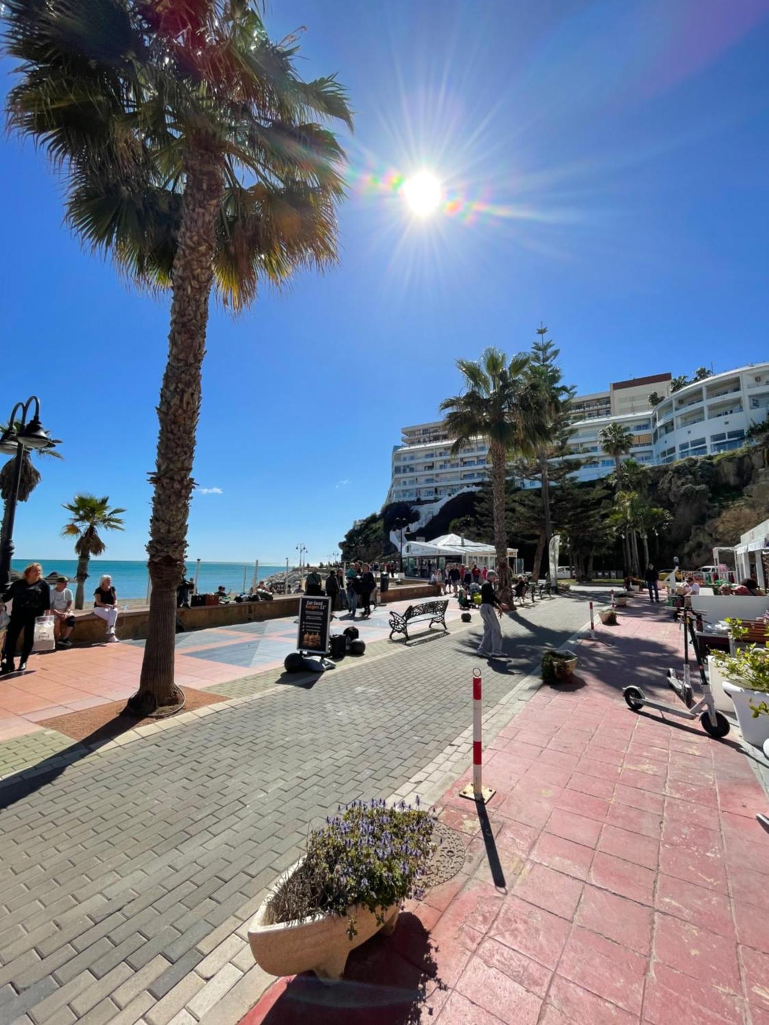 Roca Chica. Studio - First Line Beach Torremolinos Exterior photo