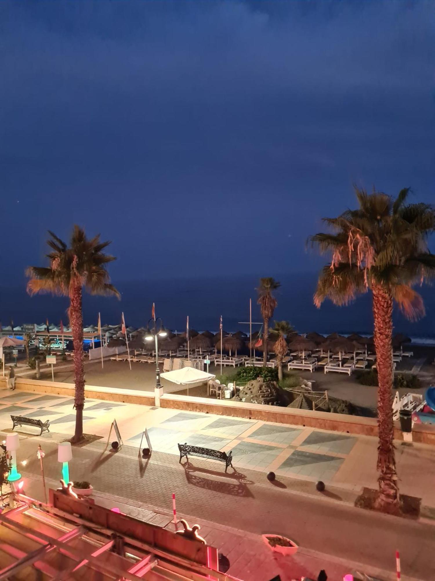 Roca Chica. Studio - First Line Beach Torremolinos Exterior photo